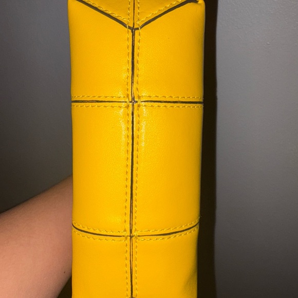 Tory Burch Daisy Yellow Bag - Picture 3 of 5